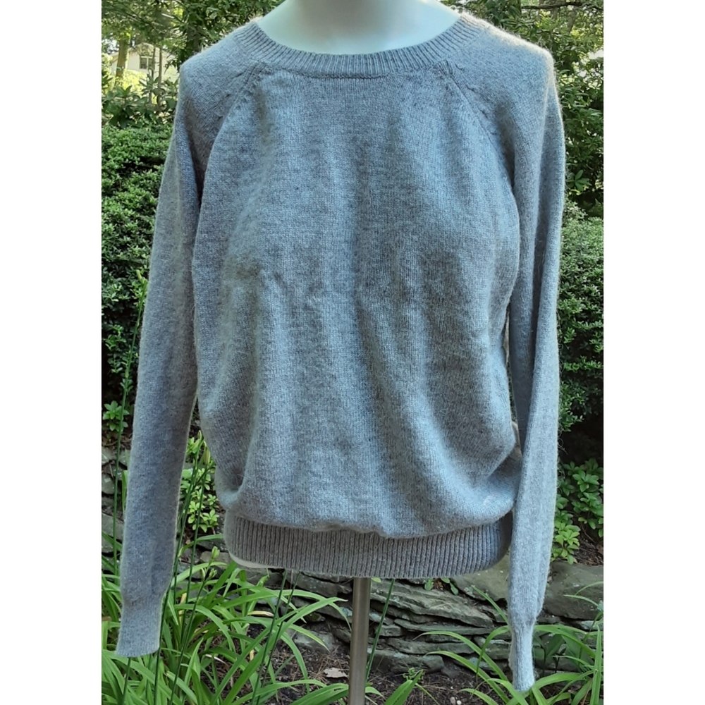 🍀3/$15 Forever 21 Fuzzy Crewneck Sweater